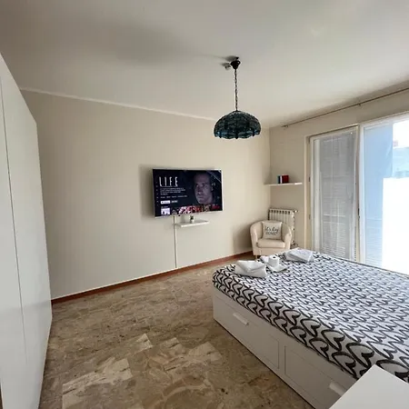 Privato A Con 3 Matrimoniali Apartament